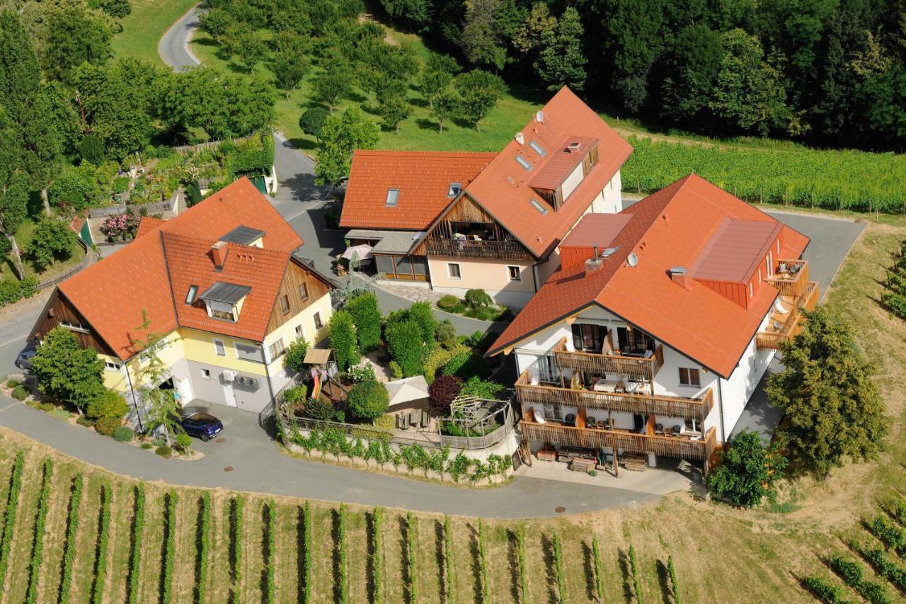 Hotel Weingut Dreisiebner Stammhaus Gamlitz Exterior foto